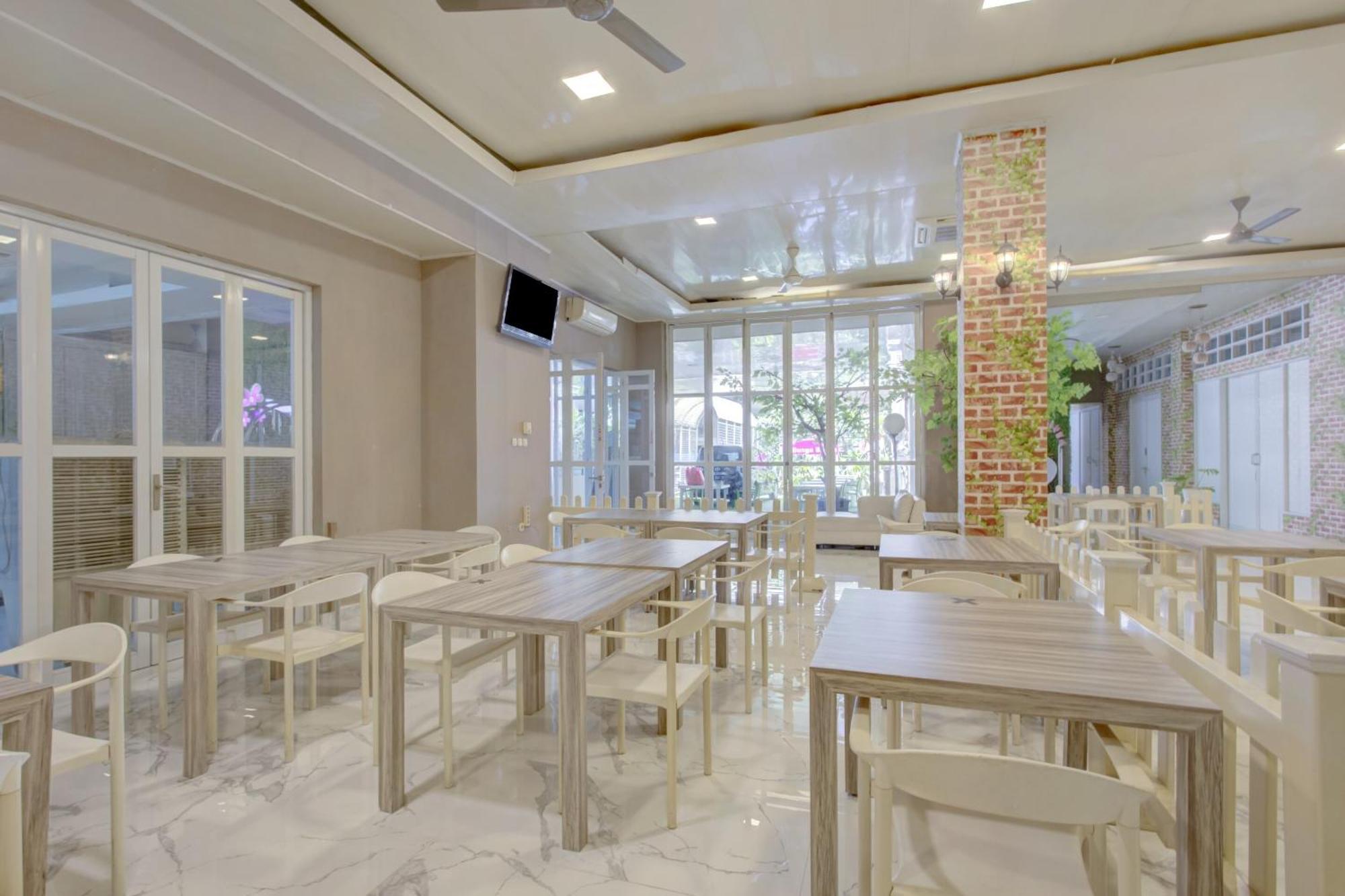 Hotel O Gambir Near Juanda Station Formerly Bunga Dahlia Jakarta Eksteriør bilde