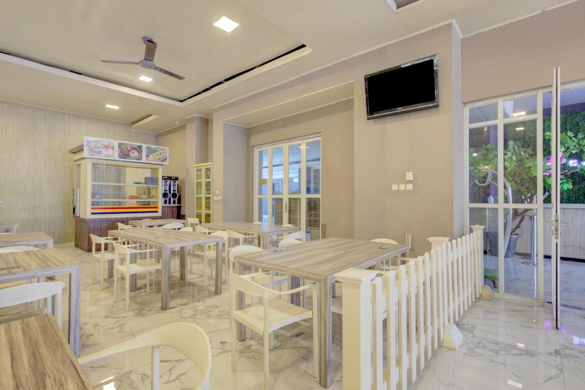 Hotel O Gambir Near Juanda Station Formerly Bunga Dahlia Jakarta Eksteriør bilde